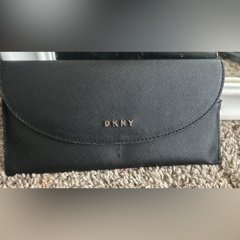DKNY wallet